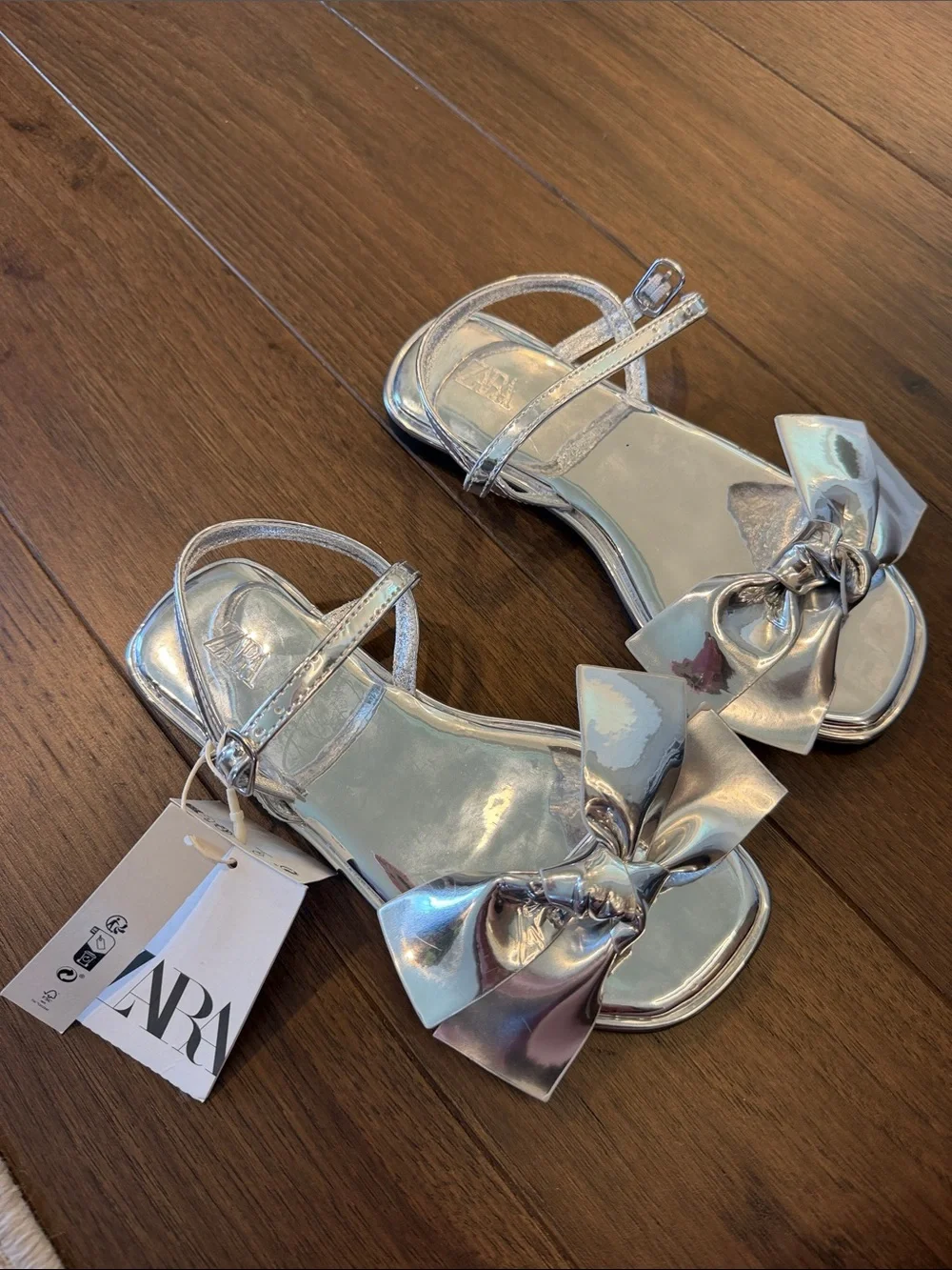 Zara Girls Silver Bow Sandals Size 31 NWT - C11-617